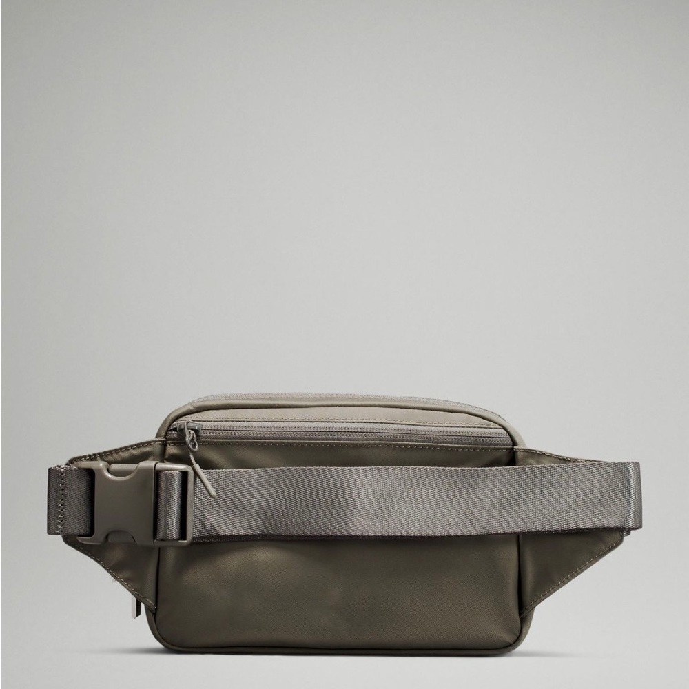 Lululemon Everywhere Belt Bag Large 2L- Grey Sage - Picture 6 of 9